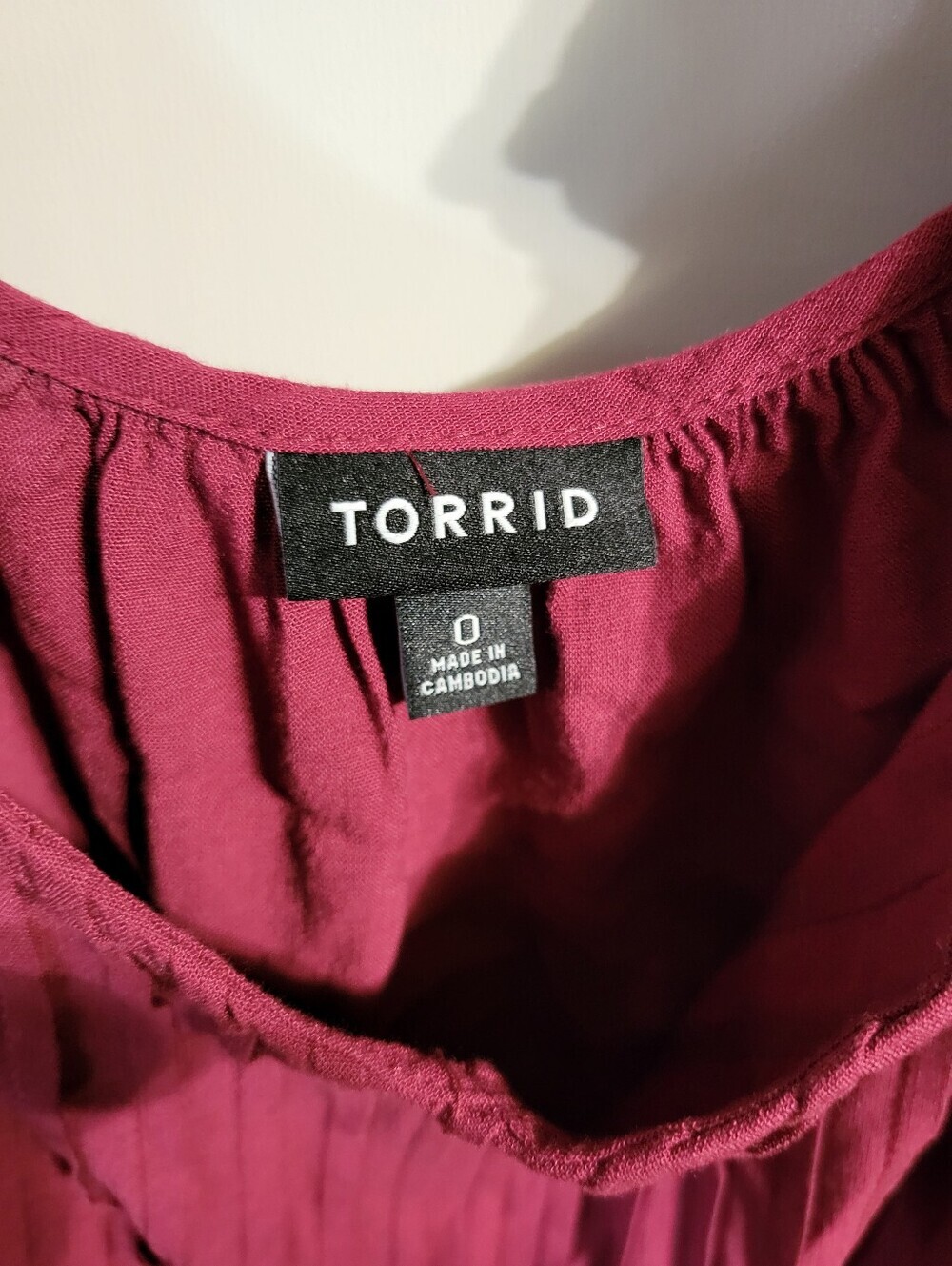 TORRID BURGUNDY RUFFLE TOP SIZE 0 - Picture 3 of 5